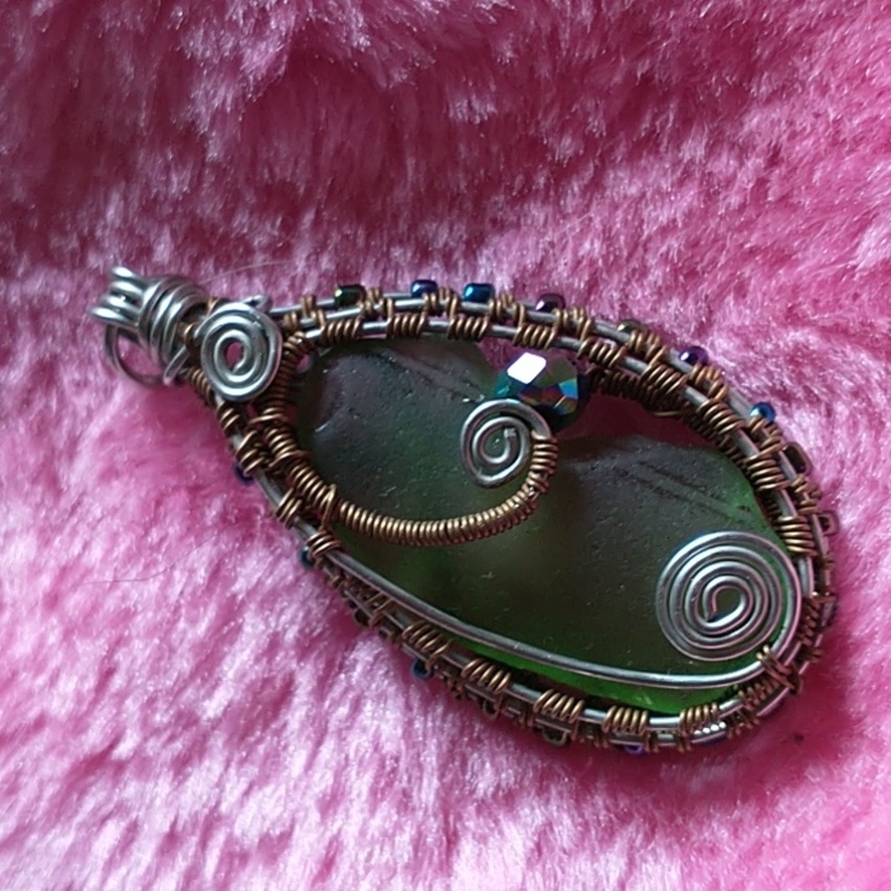NWT Handcrafted Wire Weaved Beach Glass and Brass Pendant